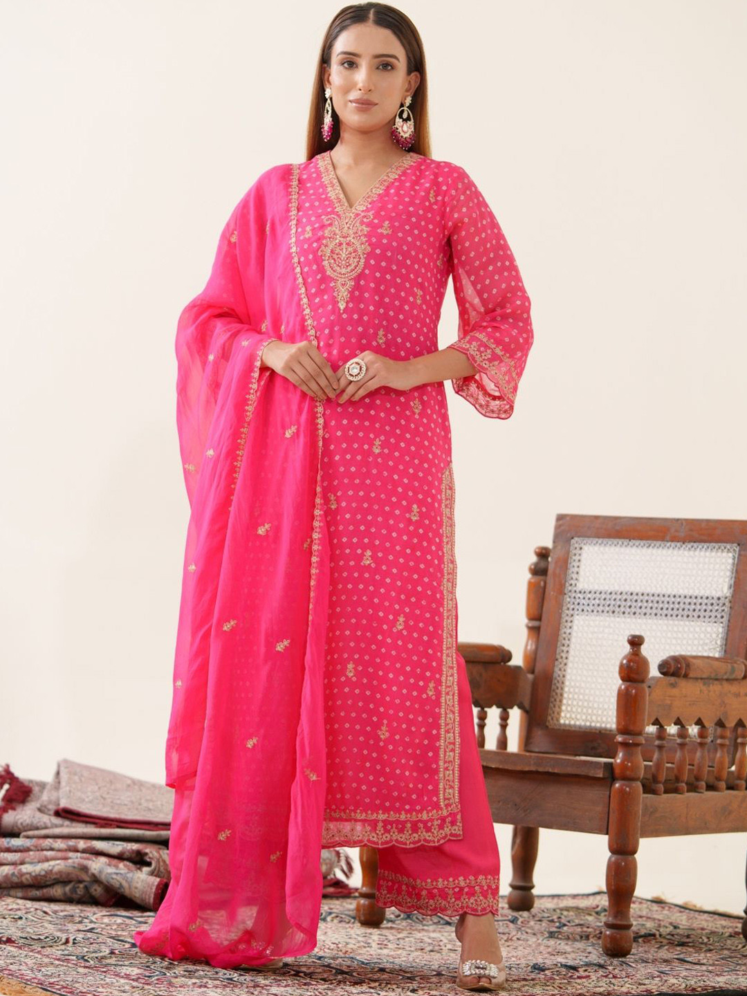 

House of Pataudi Floral Embroidered V-Neck Organza Straight Kurta With Trousers & Dupatta, Pink