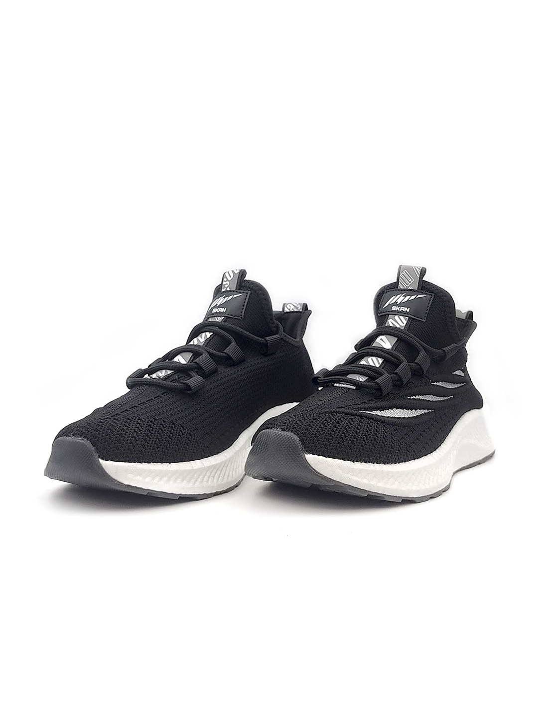 

SKAN LIFESTYLE Men Woven Design Sneakers, Black
