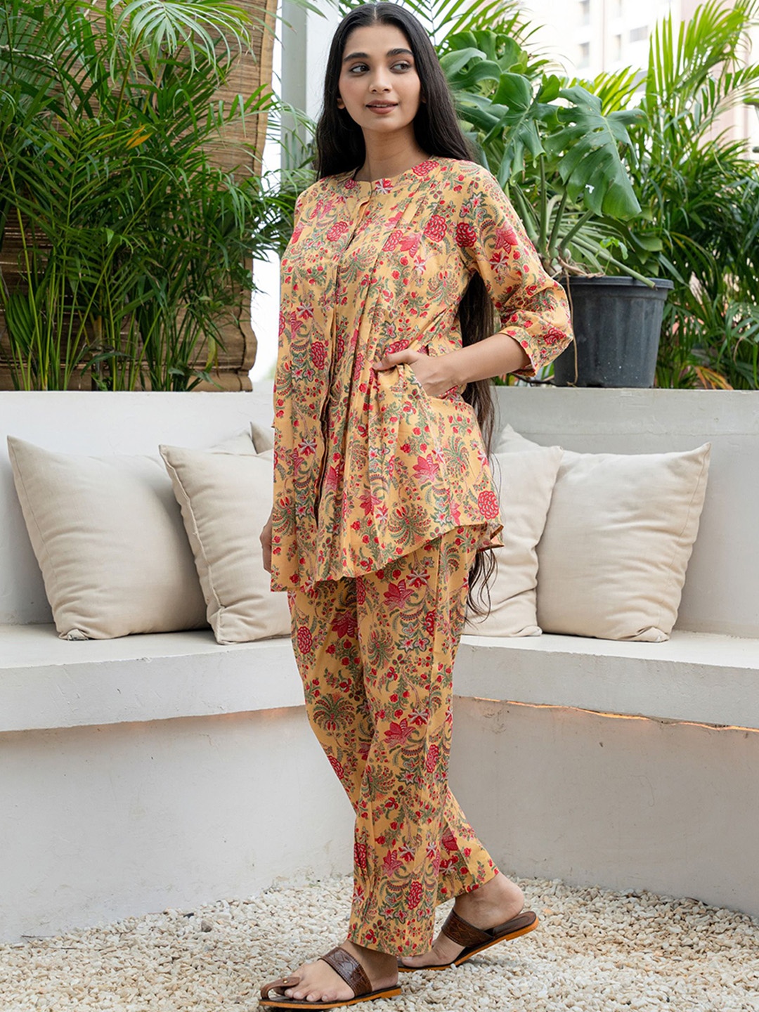 

GULABOSITABO Women Floral Printed Pure Cotton Co-ords, Yellow
