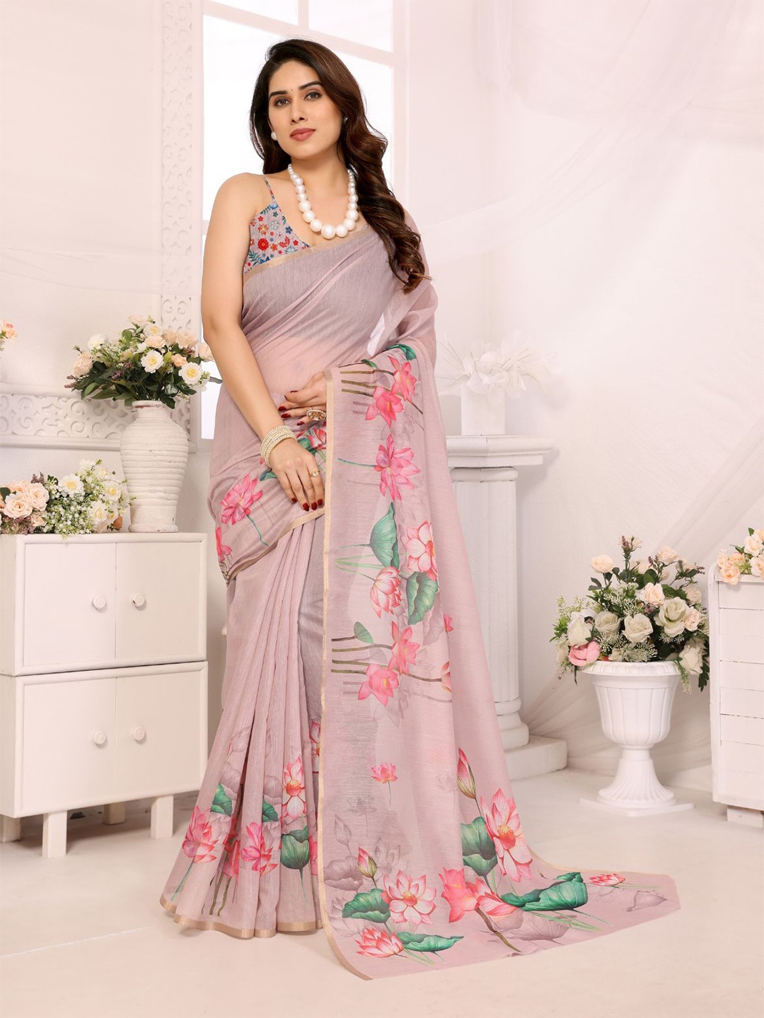 

Hema silk mills Floral Zari Saree, Beige