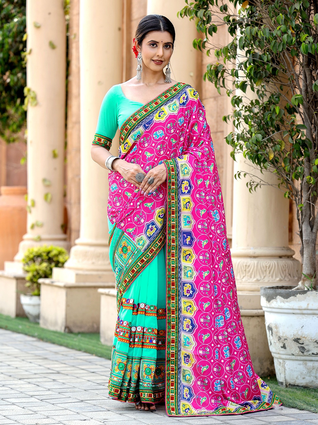 

VIRICA Floral Embroidered Pure Georgette Saree, Pink