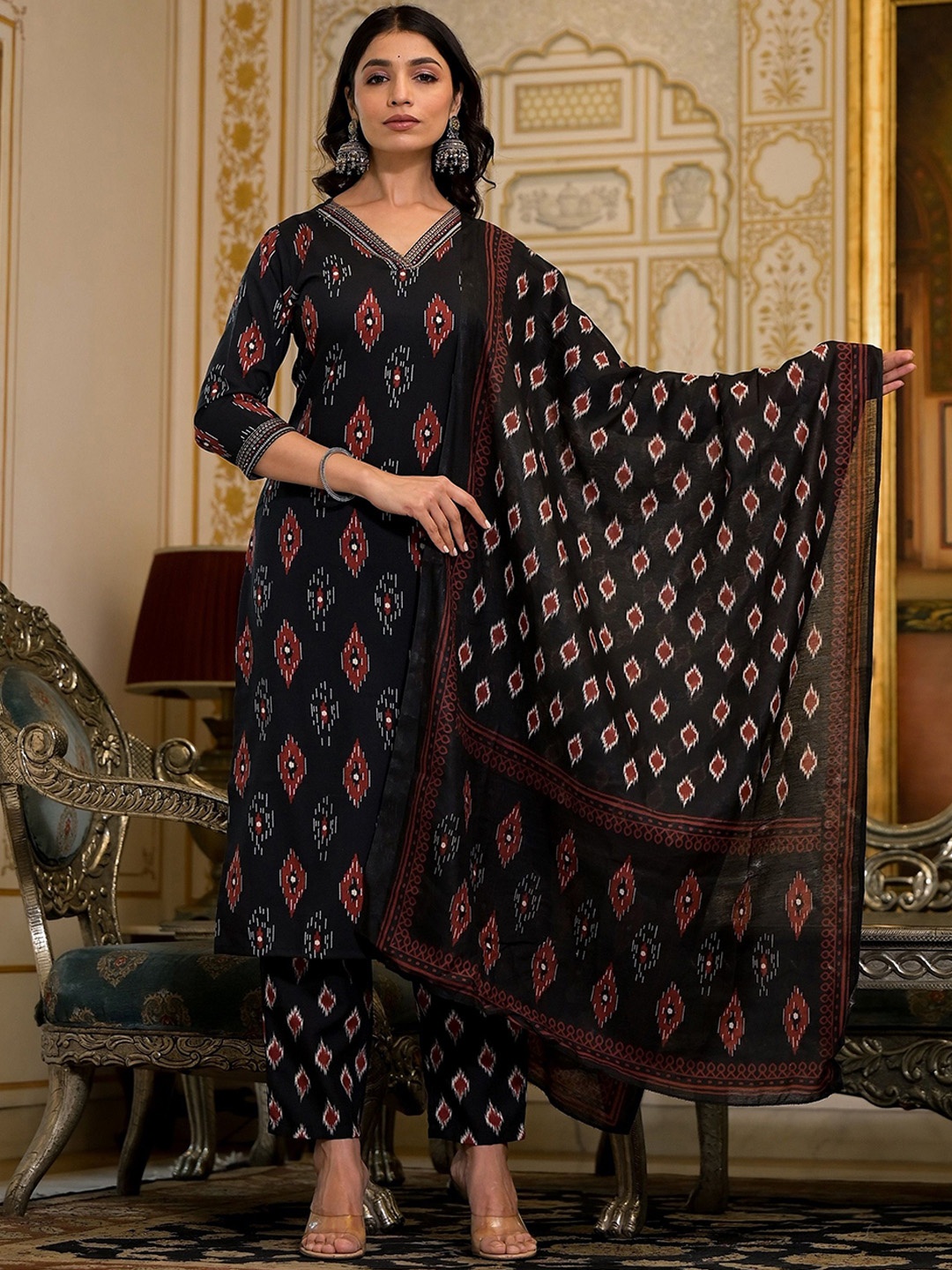 

KLOSIA Geometric Printed Thread Work Straight Kurta With Palazzos & Dupatta, Black
