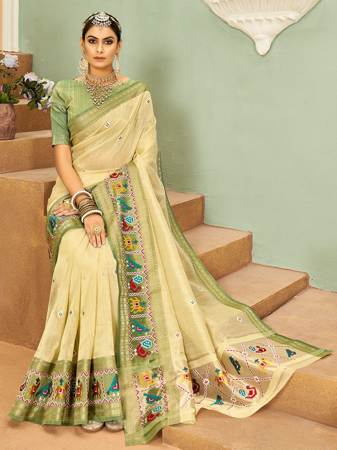 

KAVINDI Woven Design Zari Patola Saree, Cream