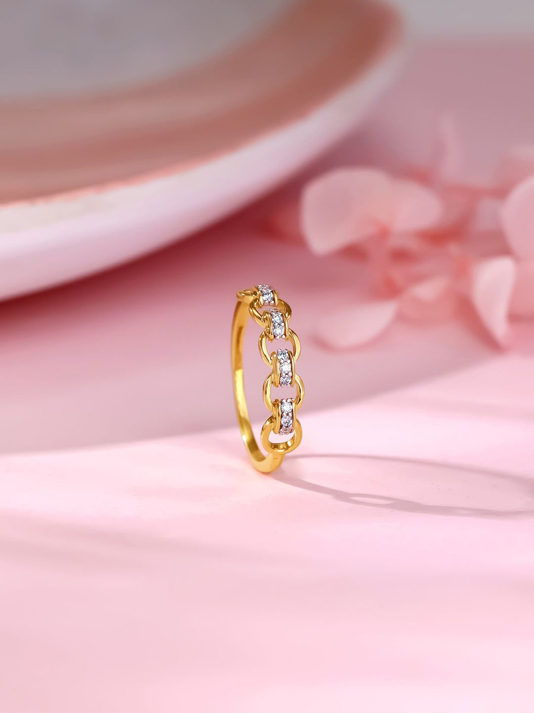 

GIVA 18K Gold Dimond Studded Finger Ring