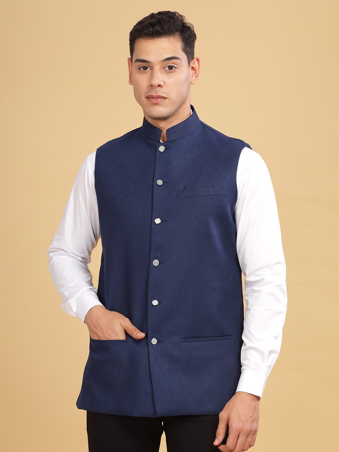 

Anouk Men Solid Nehru Jacket, Navy blue