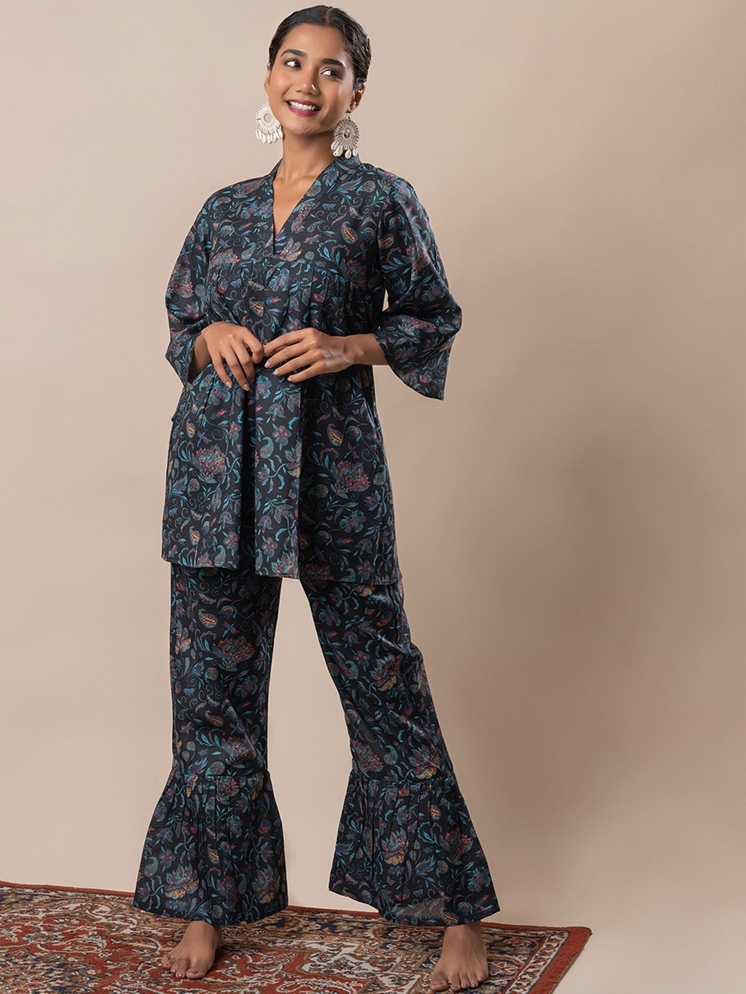 

GULABOSITABO Women Floral Printed Pure Cotton Co-ords, Black