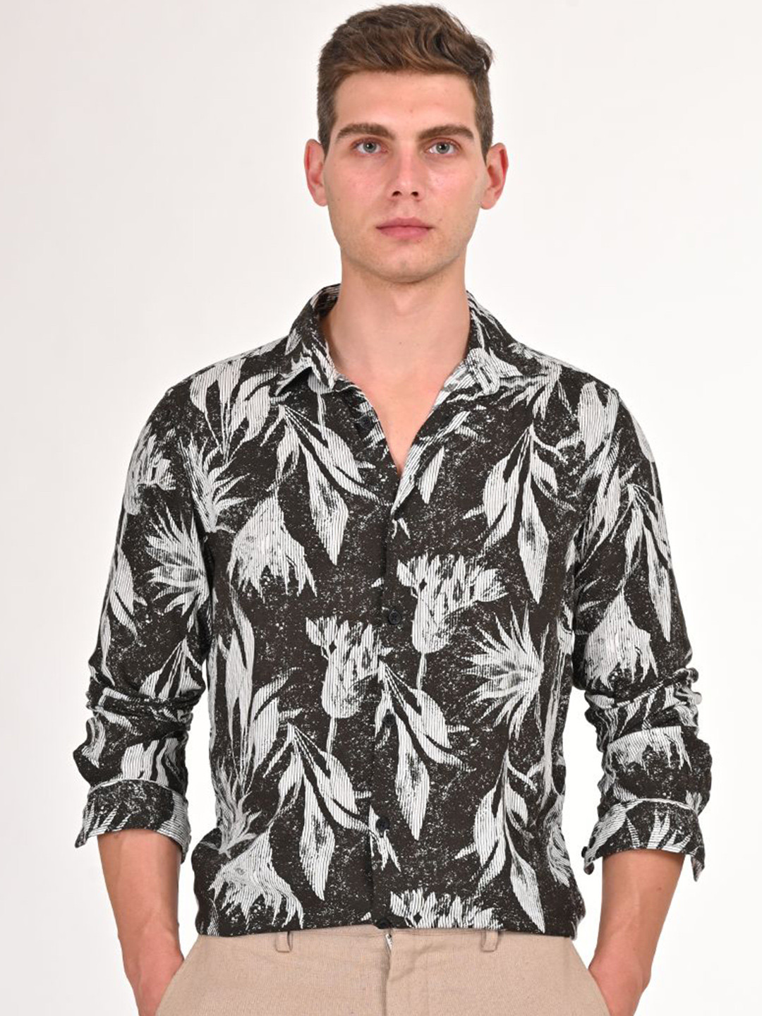 

POE Men Smart Slim Fit Floral Opaque Printed Casual Shirt, Black