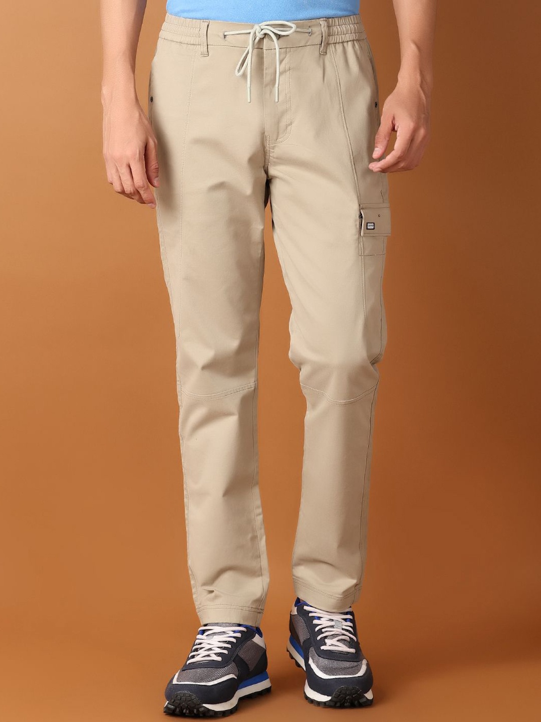 

V-Mart Men Regular Fit Cargos Trousers, Beige