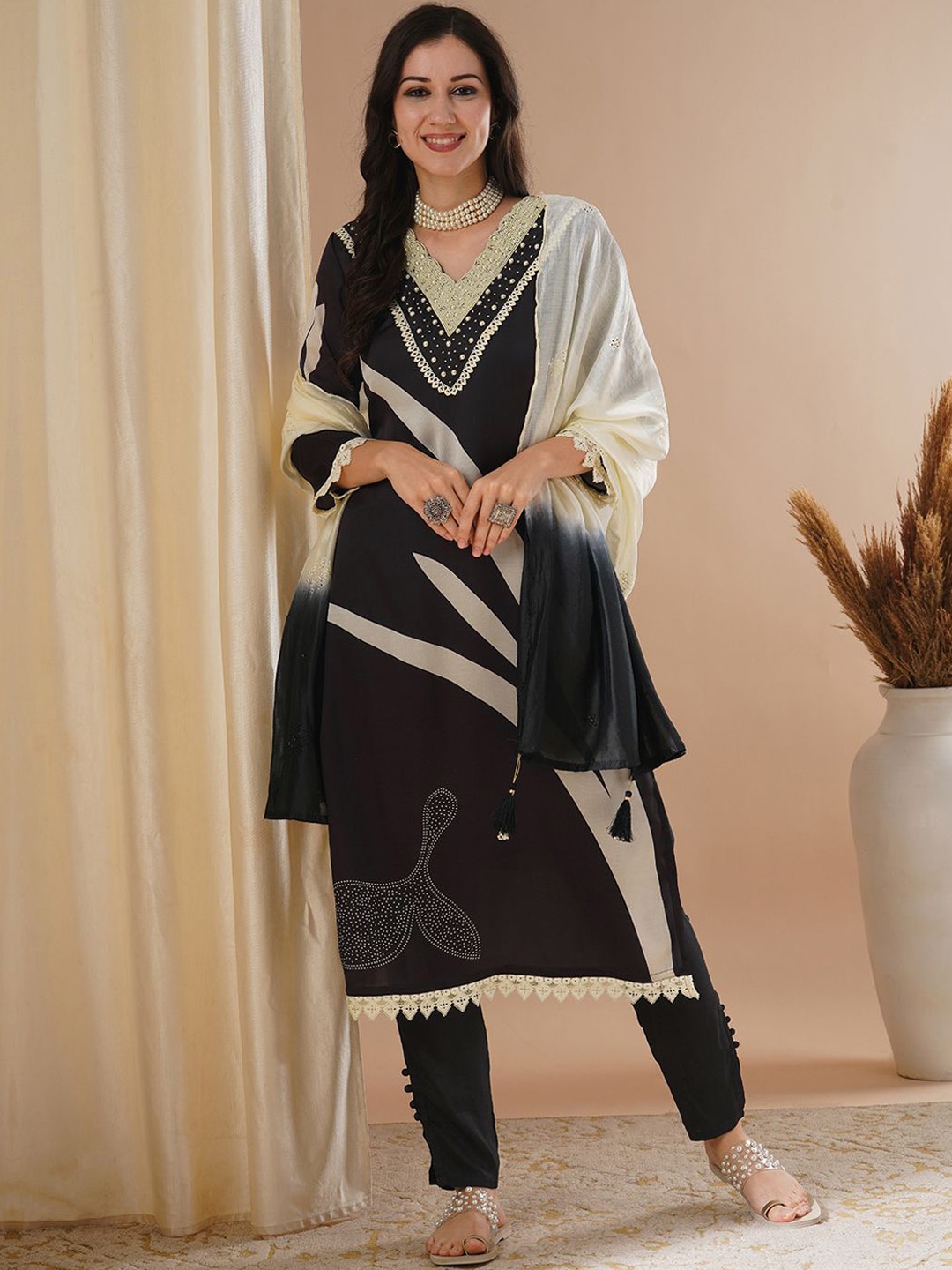 

FASHOR Women Floral Printed Regular Beads and Stones Kurta with Trousers & With Dupatta, Black