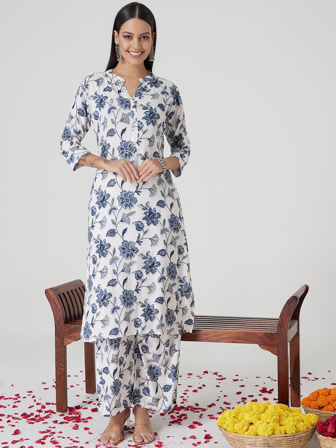 

VESH Floral Printed Mandarin Collar Straight Kurta with Palazzos, Blue
