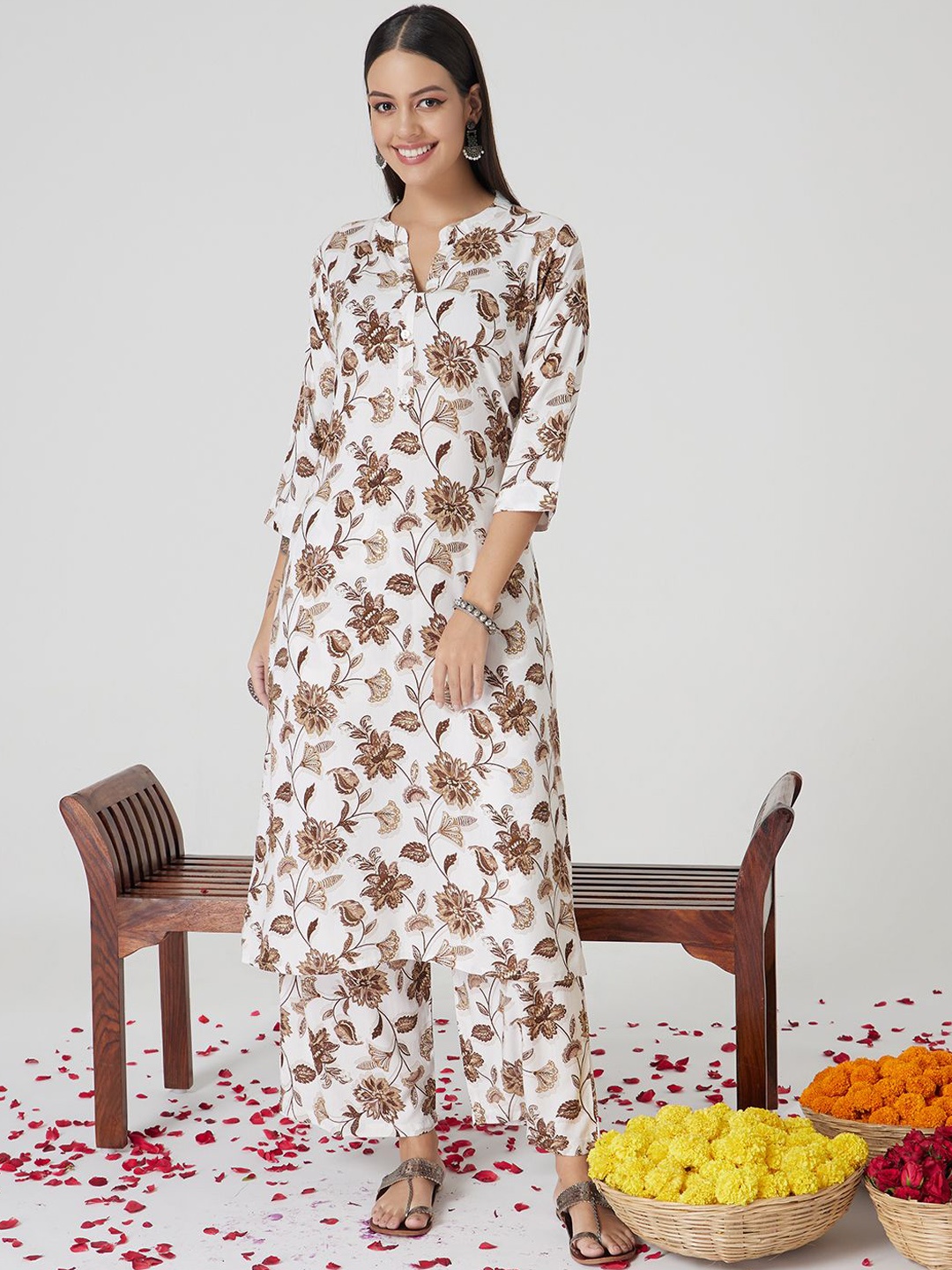 

VESH Floral Printed Mandarin Collar Straight Kurta with Palazzos, Brown