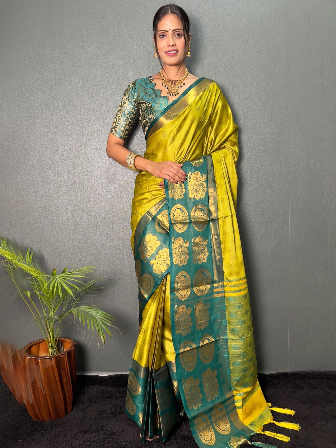 

KALINI Woven Design Zari Banarasi Saree, Yellow