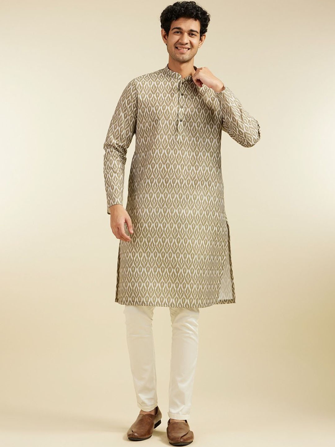 

Diwas by Manyavar Geometric Printed Mandarin Collar Straight Kurta, Green