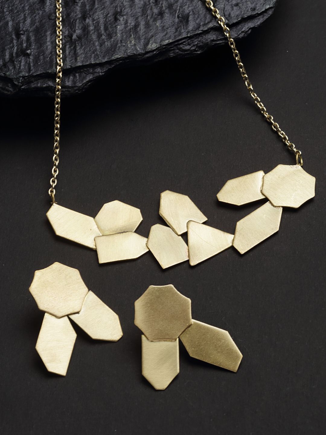 

DressBerry Gold-Plated Contempory Shaped Jewellery Set