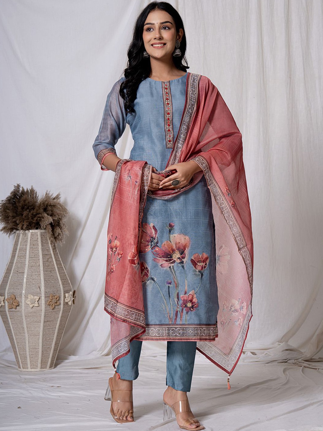 

Yufta Women Floral Embroidered Regular Sequinned Chanderi Silk Kurta with Trousers & With Dupatta, Blue