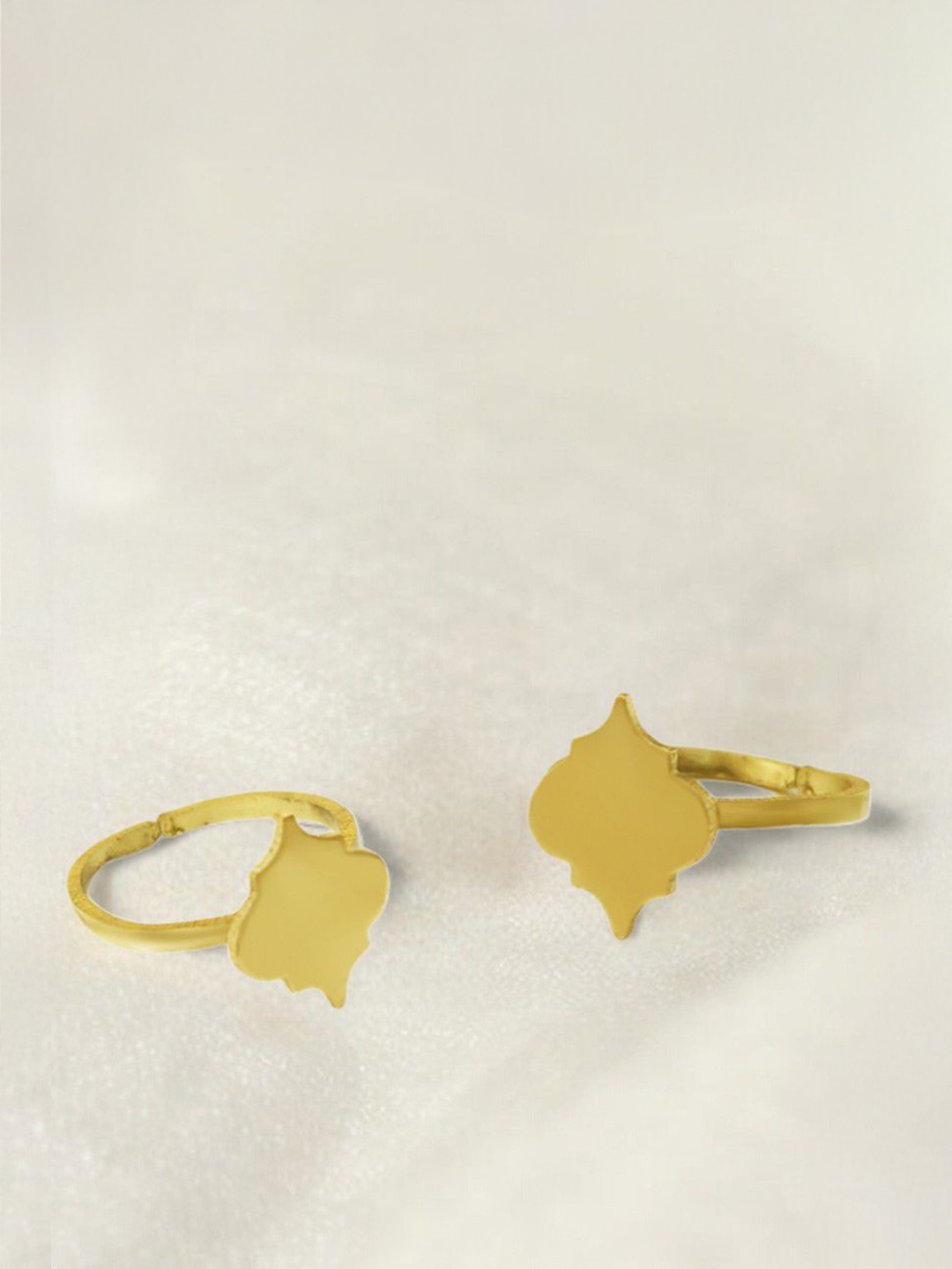 

Goldnera Arabic Pattern Ethnic Toe Rings, Gold