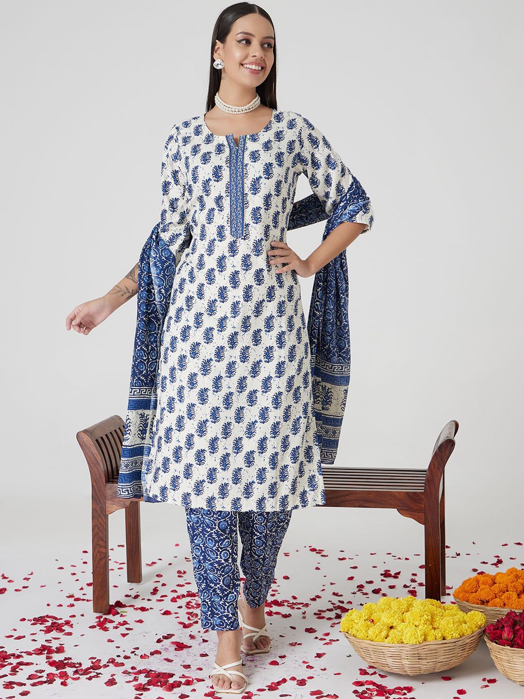 

VESH Women Floral Printed Regular Kurta with Trousers & With Dupatta, Blue