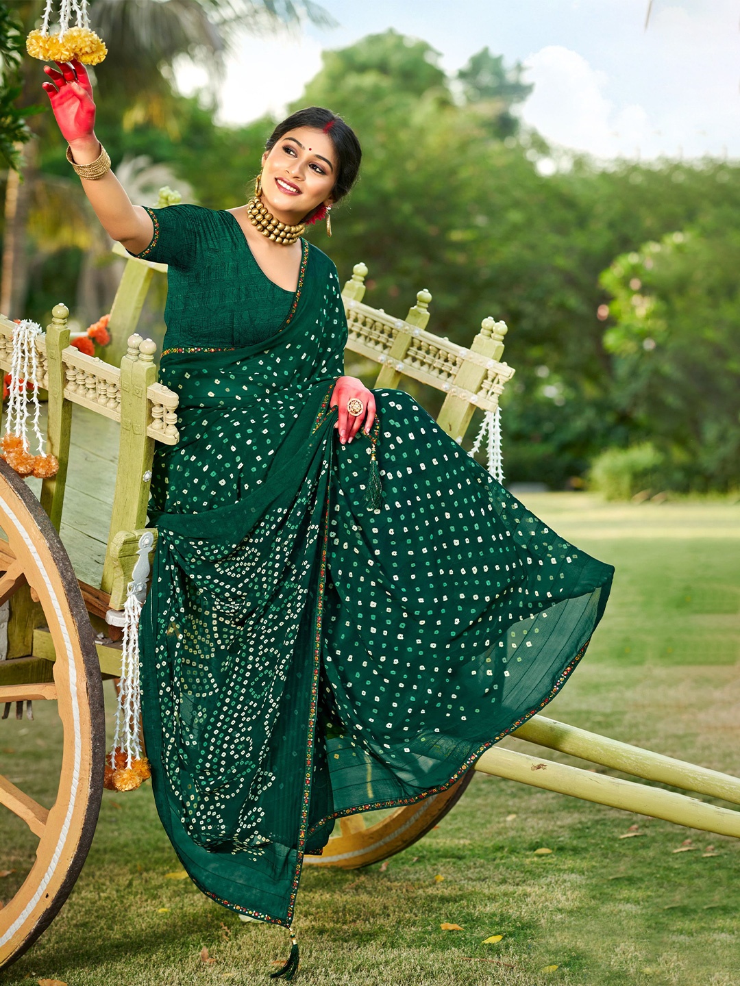 

VIRICA Bandhani Mirror Work Silk Blend Saree, Green