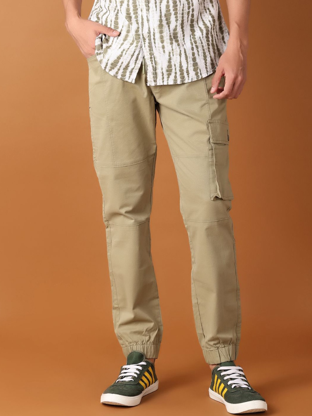 

V-Mart Men Regular Fit Cargos, Khaki