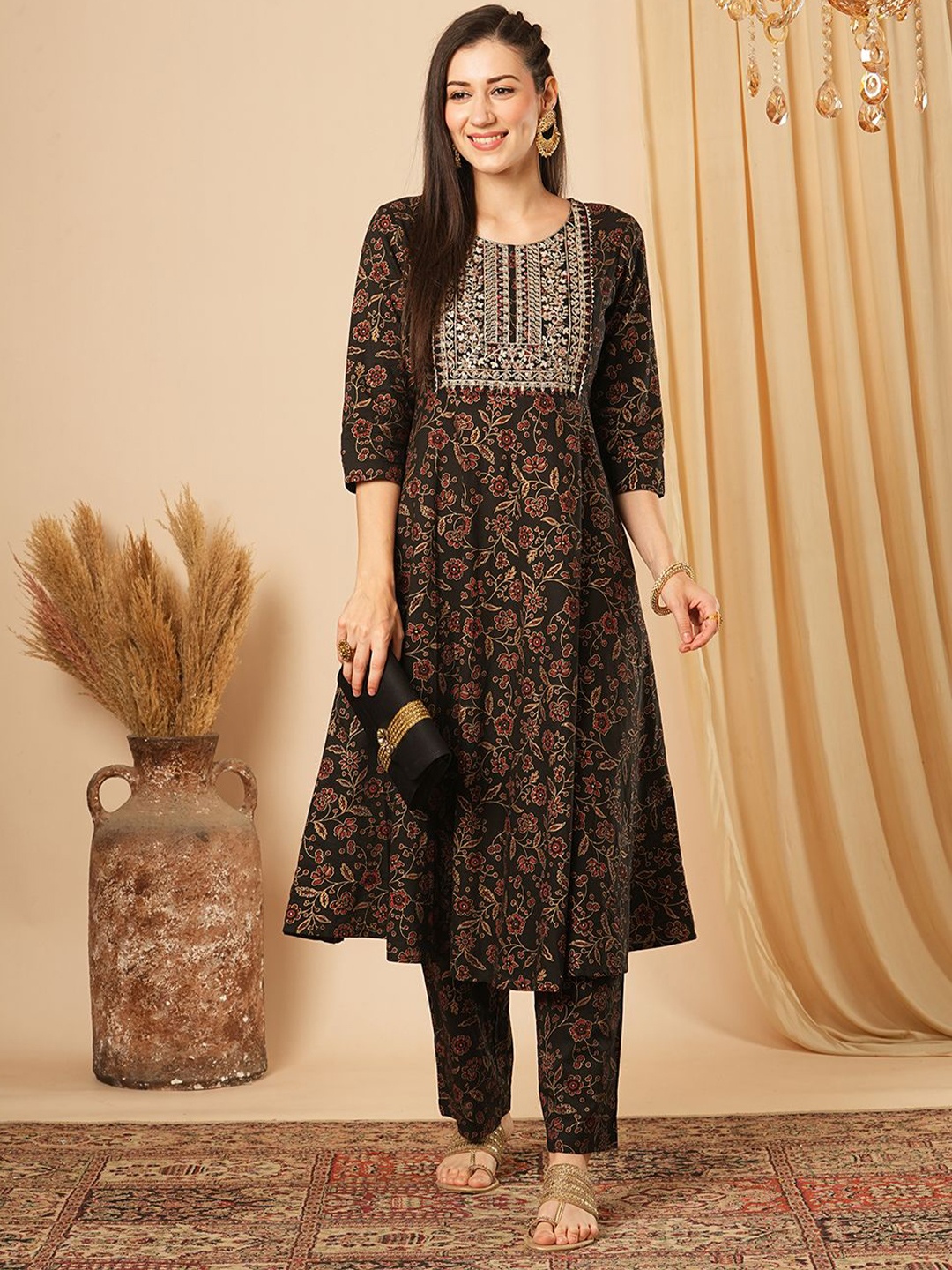 

Globus Women Floral Embroidered Panelled Pure Cotton Kurta with Trousers, Black