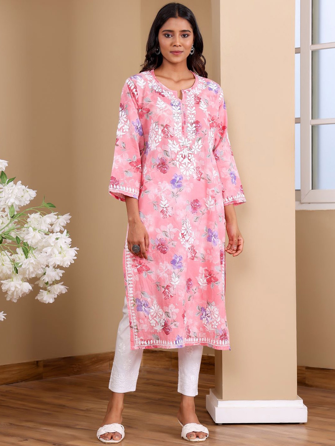 

Chowkhat Women Floral Embroidered Flared Sleeves Chikankari Handloom Kurta, Pink