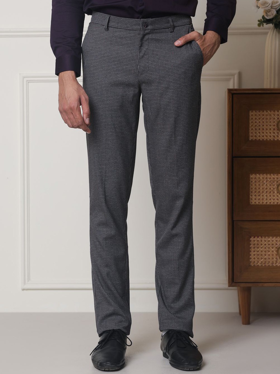 

SUBTRACT Men Checked Slim Fit Wrinkle Free Formal Trousers, Grey