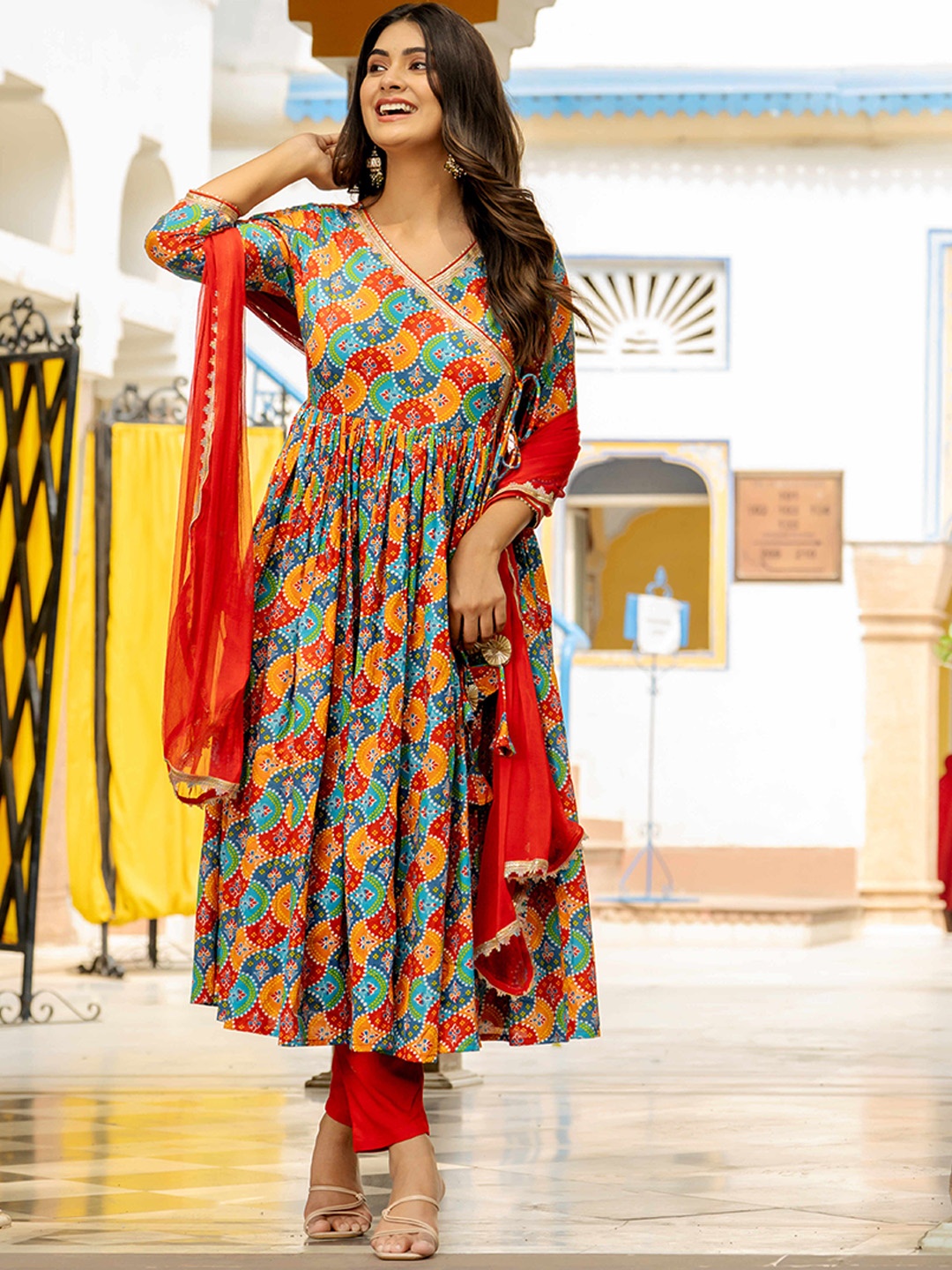 

GAYRAA Women Floral Printed Regular Pure Cotton Kurta with Trousers & With Dupatta, Red
