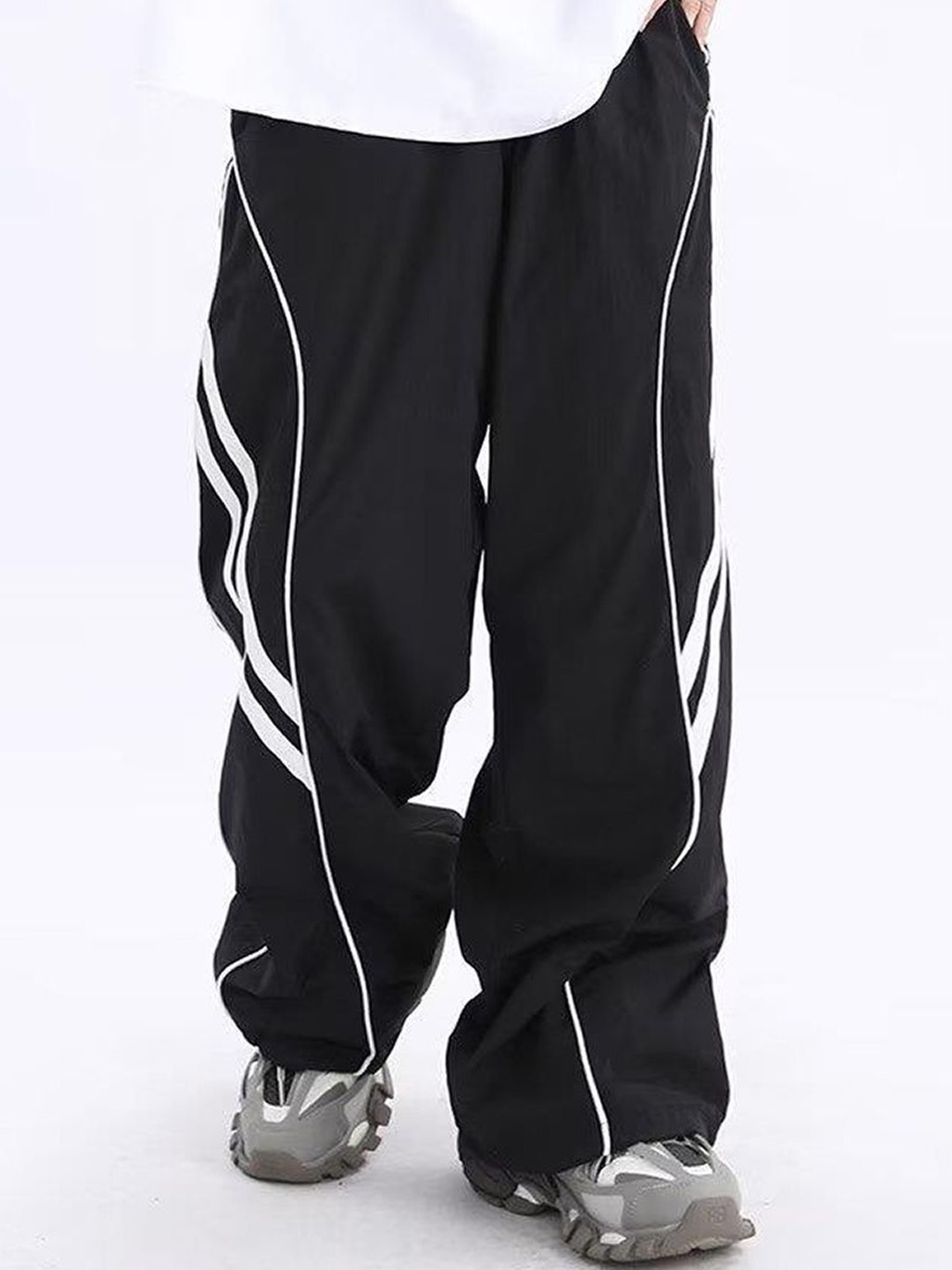 

StyleCast x Revolte Men Loose Fit Trousers, Black