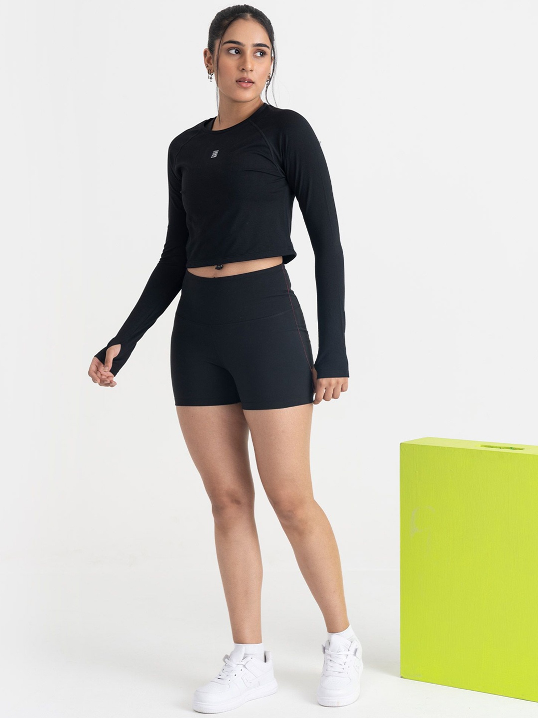 

Hunnit High Waist Quad Length Workout Shorts, Black