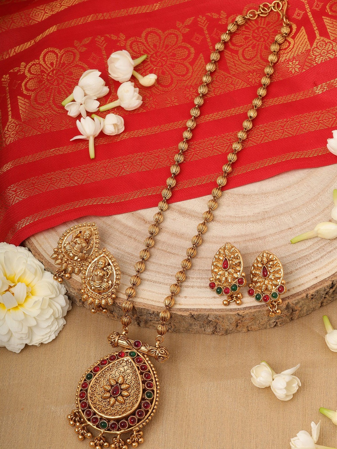 

Mirraw Gold-Plated Durga Motif Shaped Stone Studded Jewellery Set