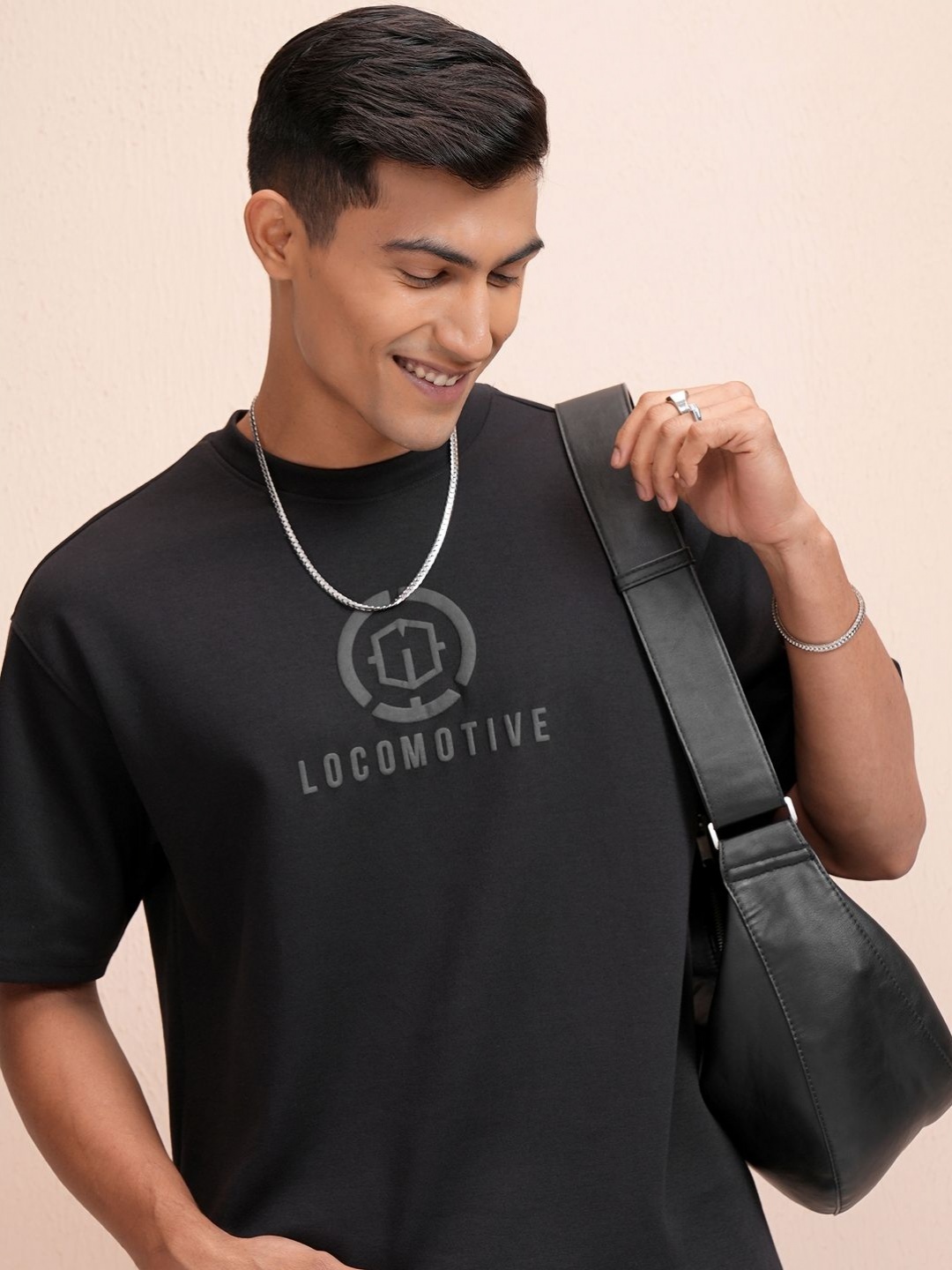 

LOCOMOTIVE Premium Men Round Neck Brand Logo Oversized Tshirt, Black