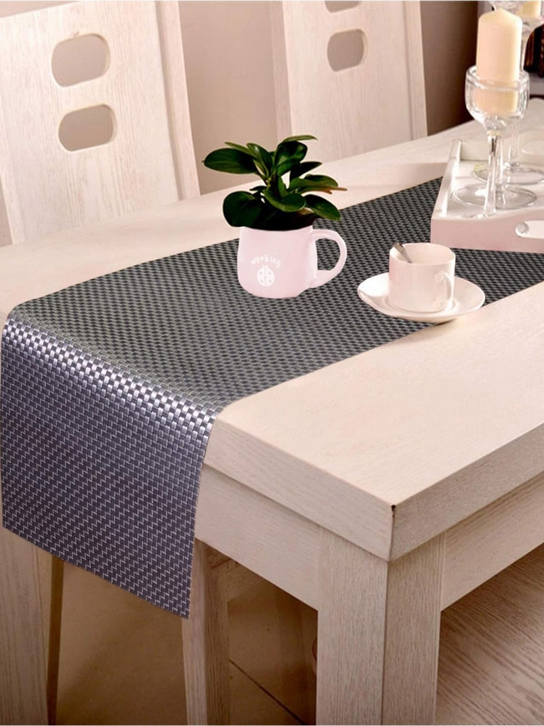 

Lushomes Black & White Checked 6 Seater Table Runner