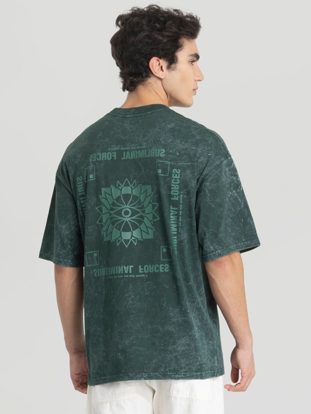

Snitch Men Printed Drop-Shoulder Sleeves Oversized T-shirt, Green