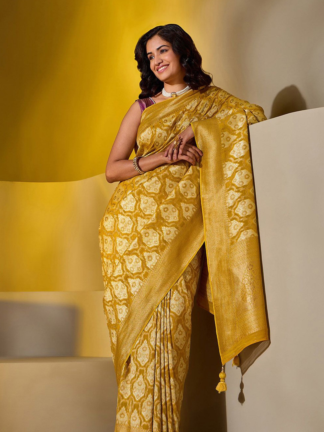 

Taneira Floral Zari Saree, Yellow