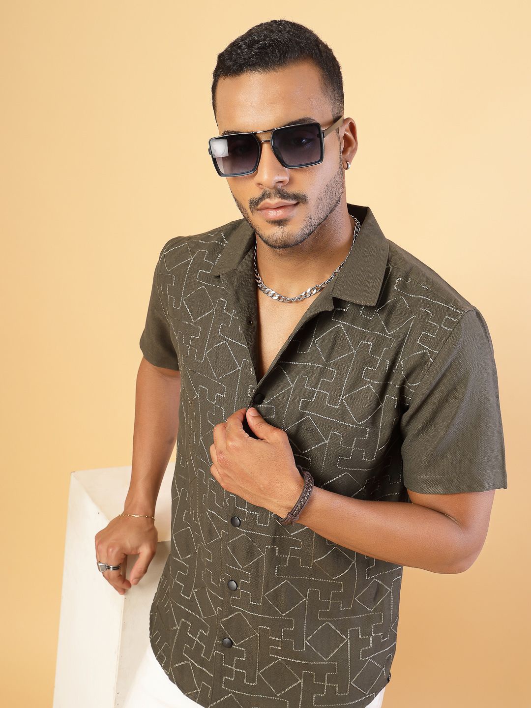 

Rigo Men Comfort Spread Collar Geometric Printed Casual Shirt, Green