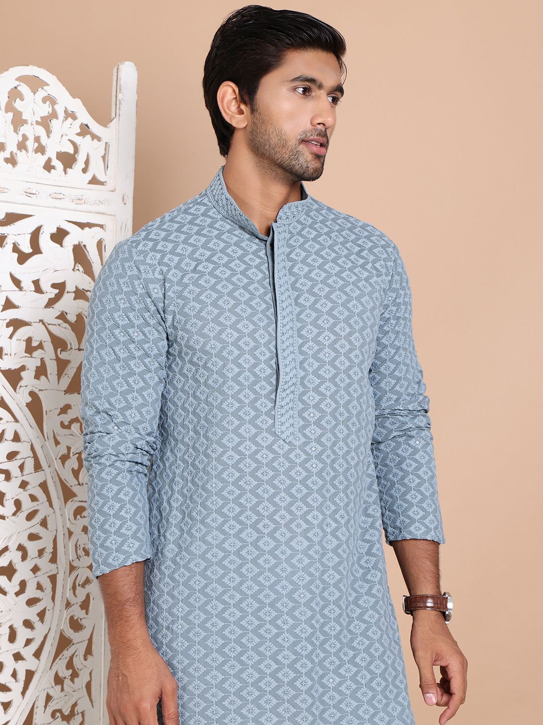 

Anouk Men Geometric Embroidered Sequinned Kurta, Grey