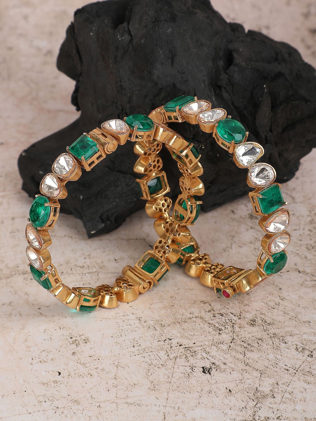 

AURAA TRENDS Set Of 2 Gold Plated Kundan Stone Studded Bangles