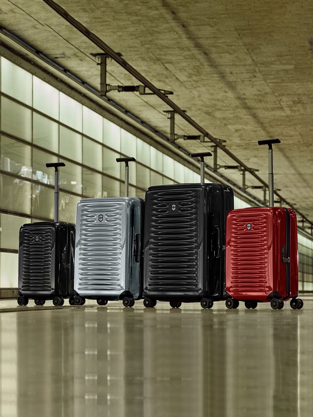 

Victorinox Swiss Designed Airox Frequent Flyer Polycarbonate Cabin Luggage Bag - 34 litres, Silver