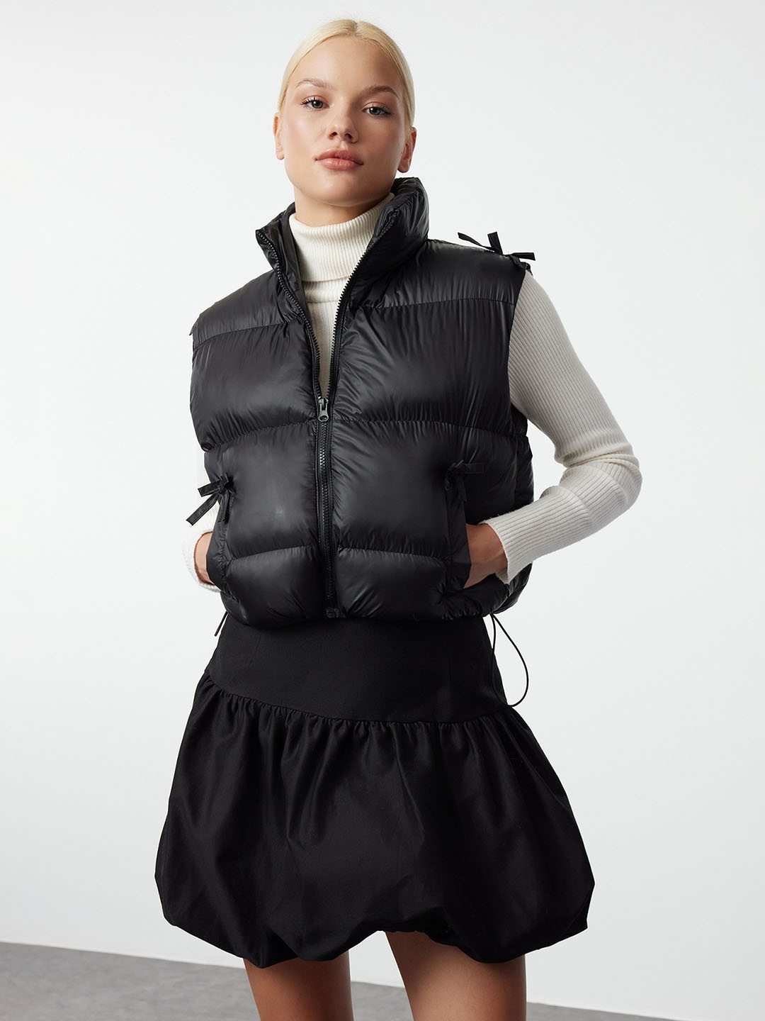 

Trendyol Sleeveless Crop Puffer Jacket, Black