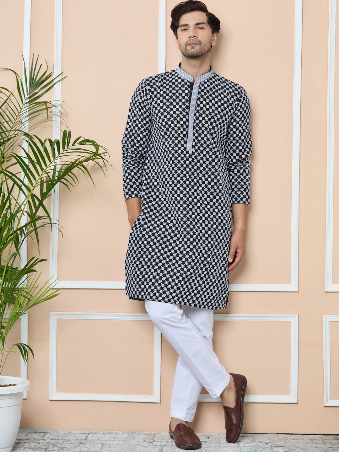 

See Designs Men Embroidered Thread Work Kurta, Black