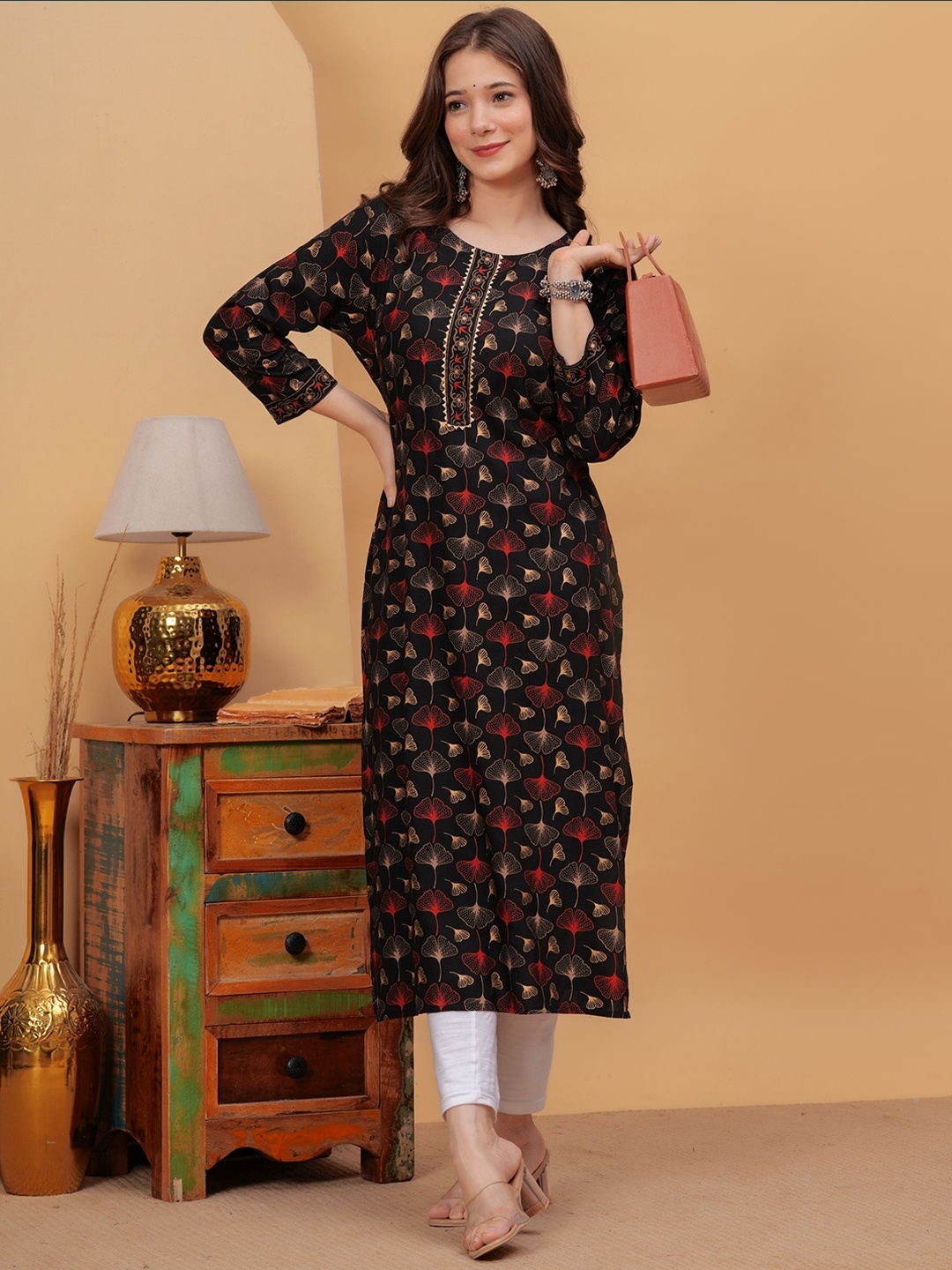 

KALINI Women Floral Printed Floral Kurta, Black