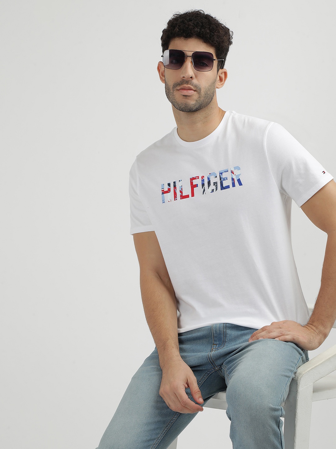 

Tommy Hilfiger Men Typography Printed Applique T-shirt, White