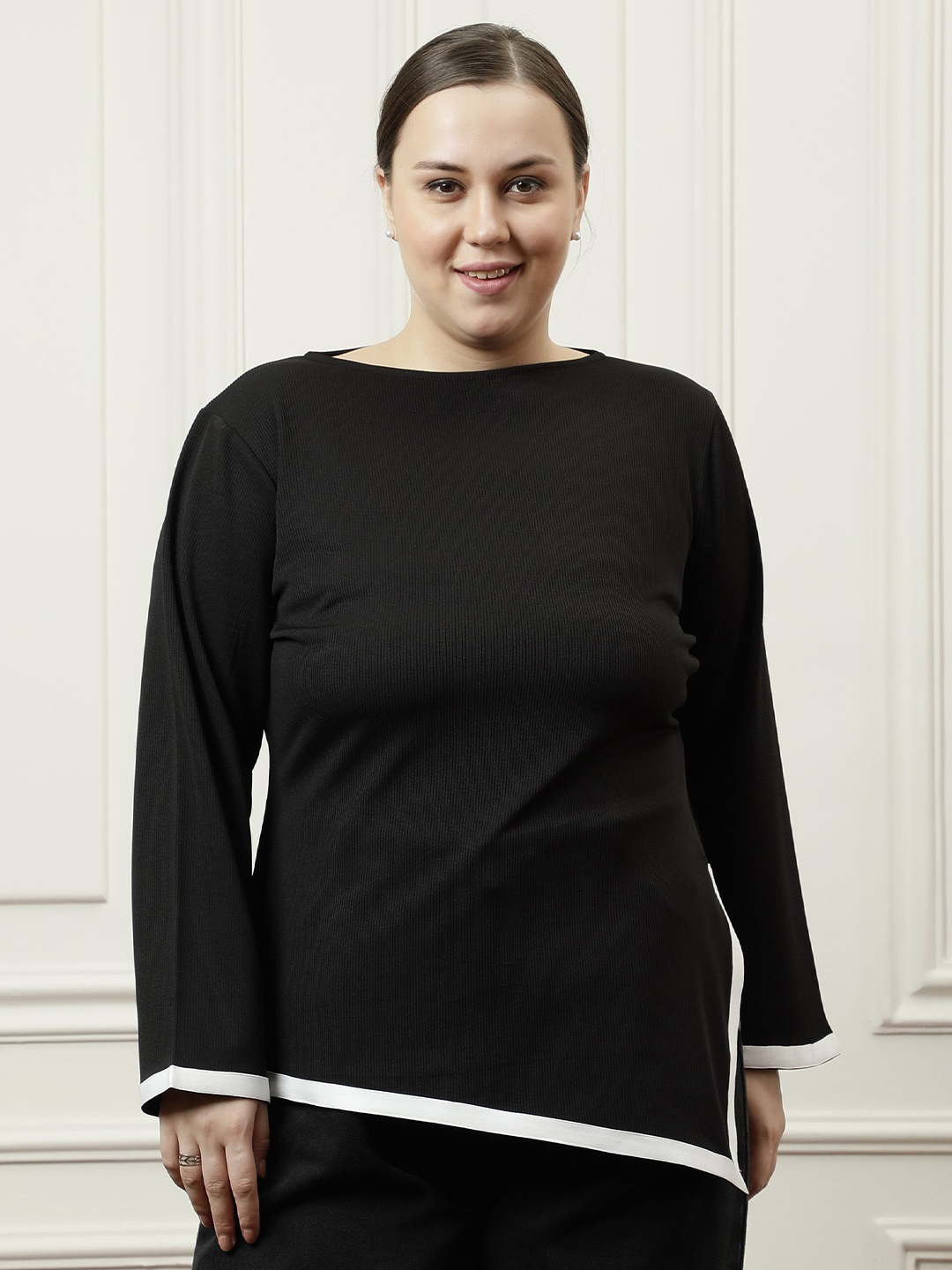 

Athena Ample Colourblocked Top, Black