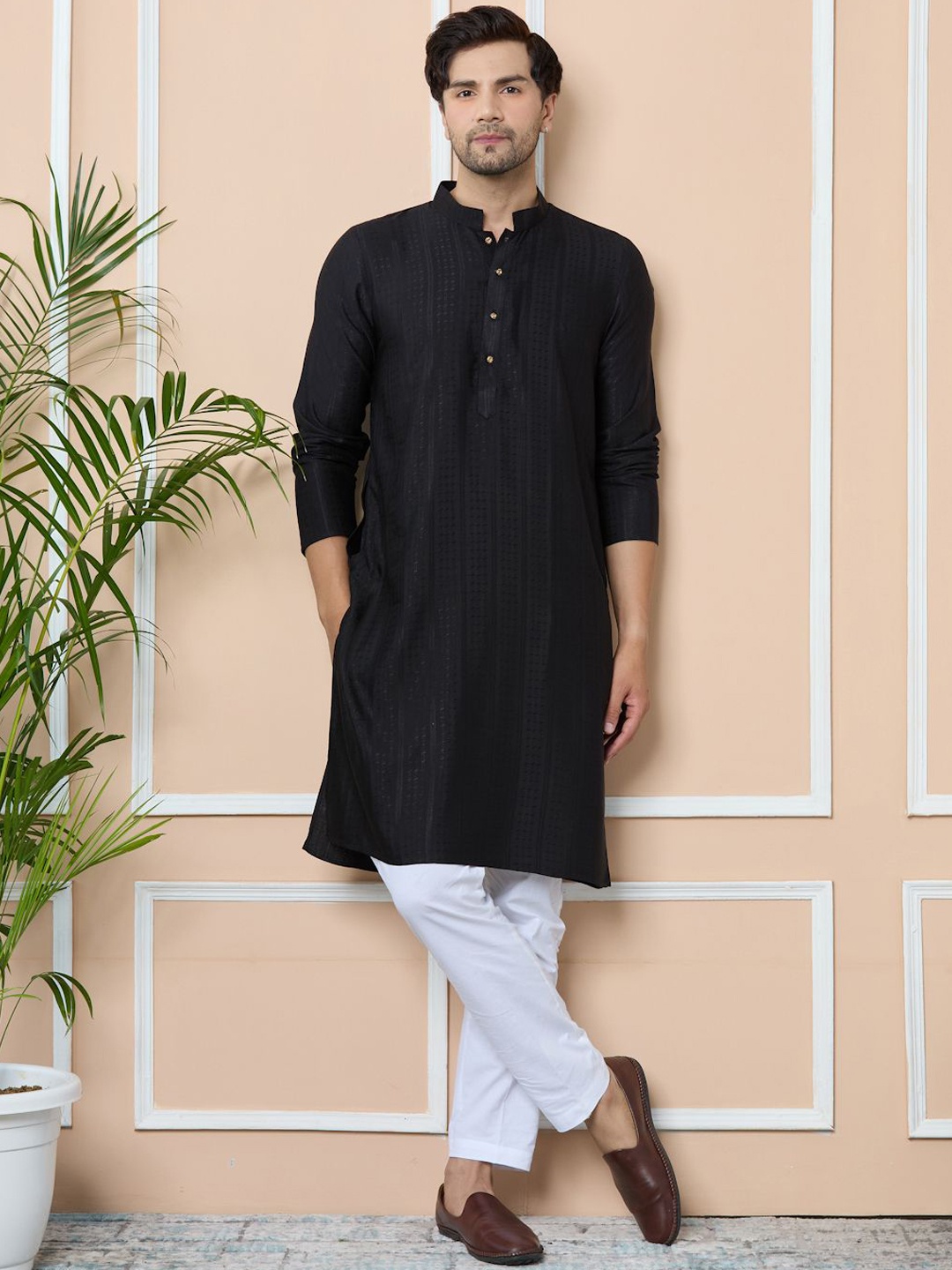 

See Designs Men Thread Work Kurta, Black