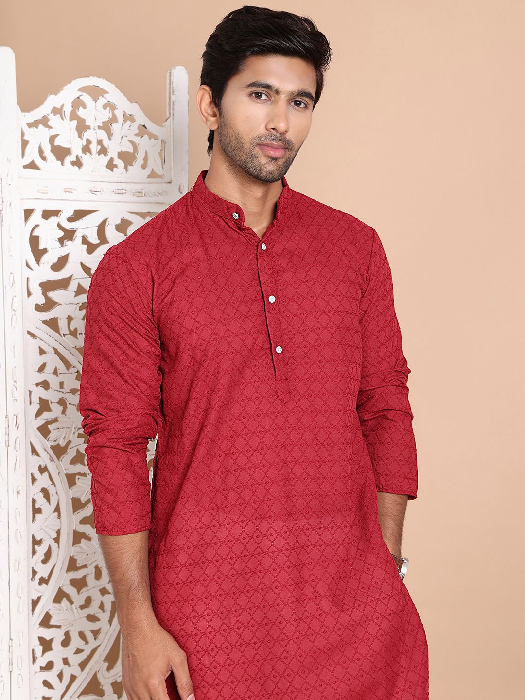 

Anouk Men Geometric Embroidered Chikankari Kurta, Maroon