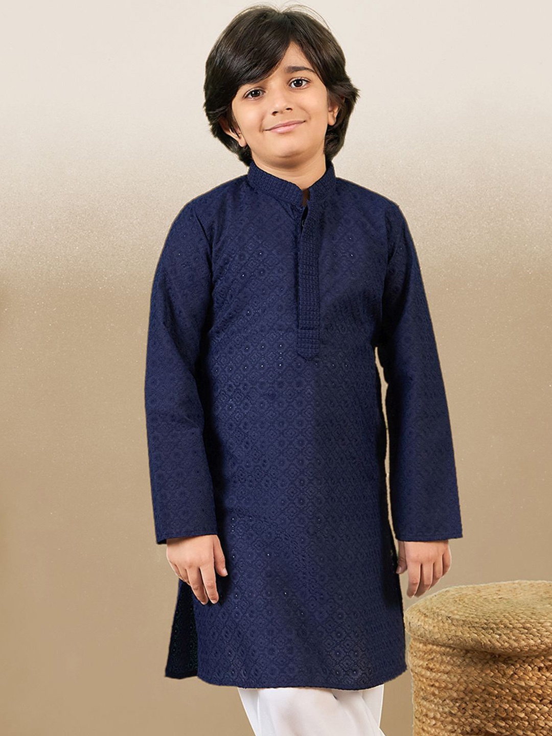 

Here&Now X Sanwara Boys Floral Embroidered Chikankari Sequinned Cotton Straight Kurta, Navy blue