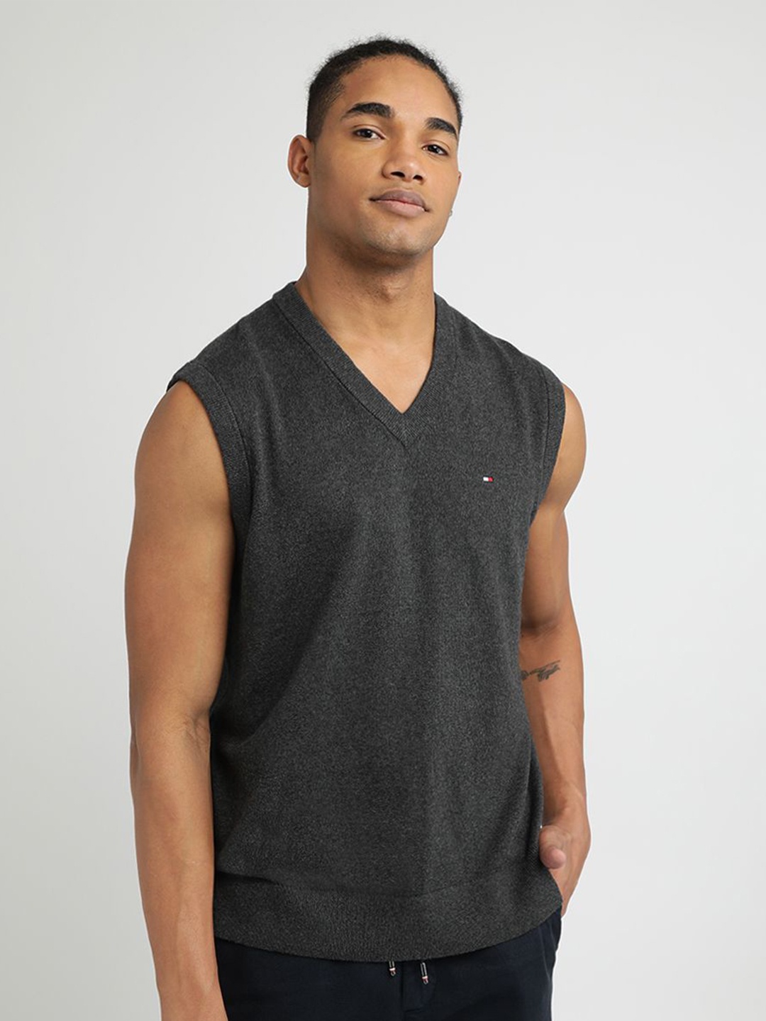

Tommy Hilfiger Men Sweater Vest, Grey