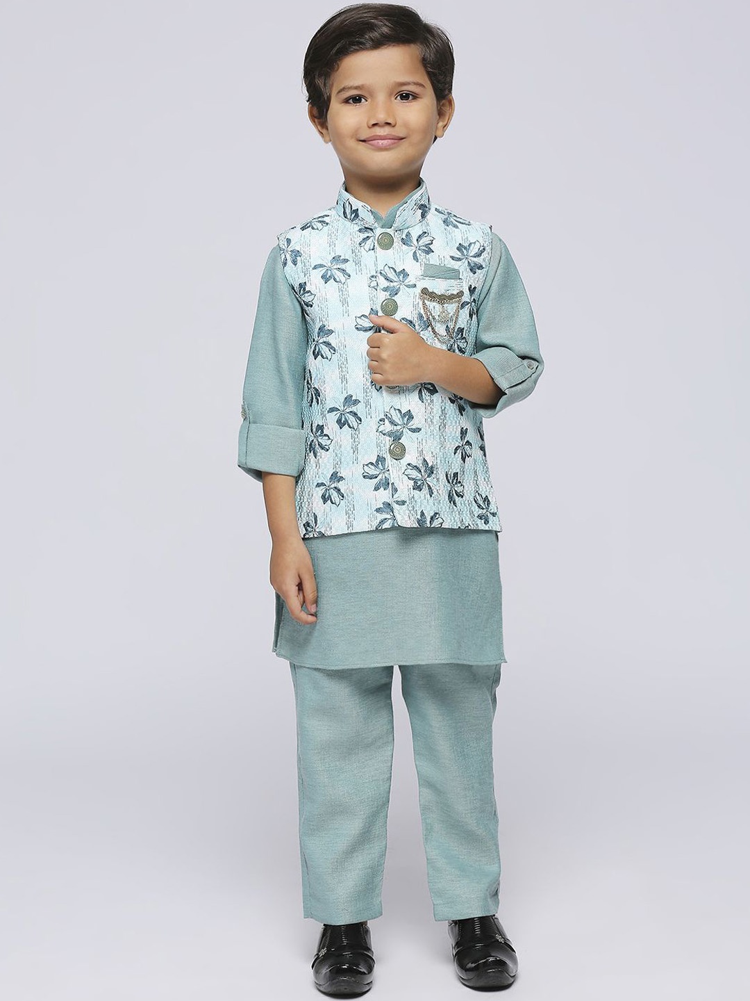 

YK Boys Mandarin Collar Roll-Up Sleeves Straight Kurta With Trousers & Nehru jacket, Green