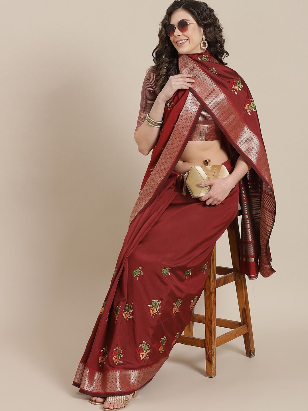 

KAVINDI Floral Embroidered Silk Cotton Saree, Maroon