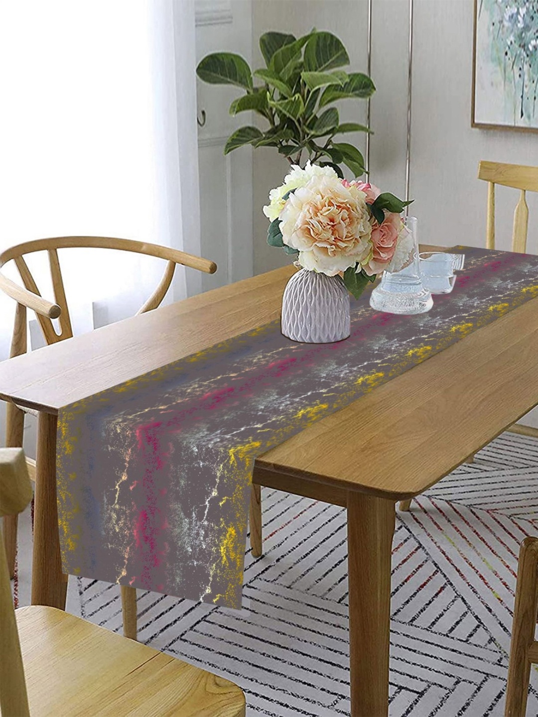 

Lushomes Grey & Pink Abstract Printed Rectangular 6 Seater Table Runner